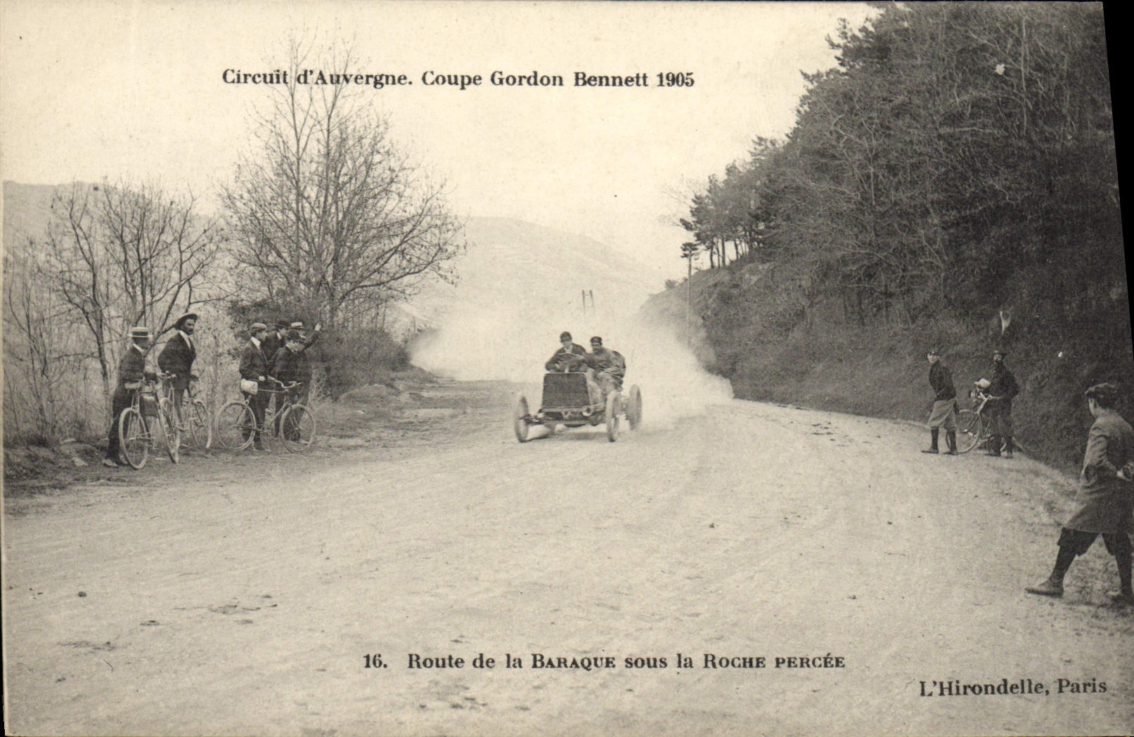 El circuito del automóvil de la POSTAL de la VENDIMIA de Auvergne corta la ruta de Gordon Bennett 1905 de la choza bajo ciclo agujereado de los ciclos de Velo de la roca