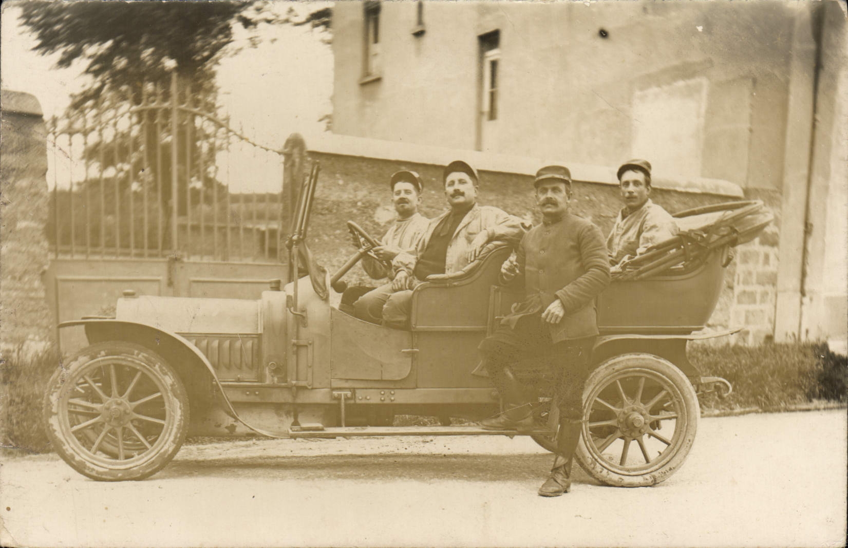 CARTE PHOTO Automobile Lyon