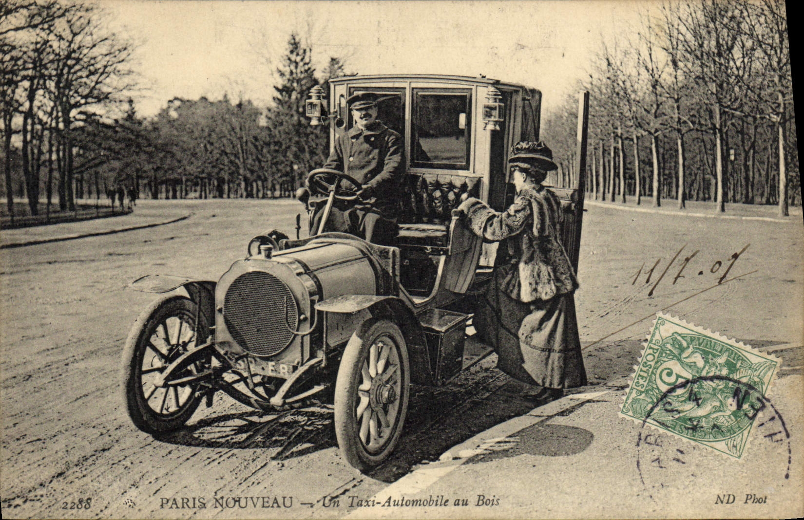 VINTAGE POSTCARD Automobile New Paris an automobile taxi at the Bois de Boulogne