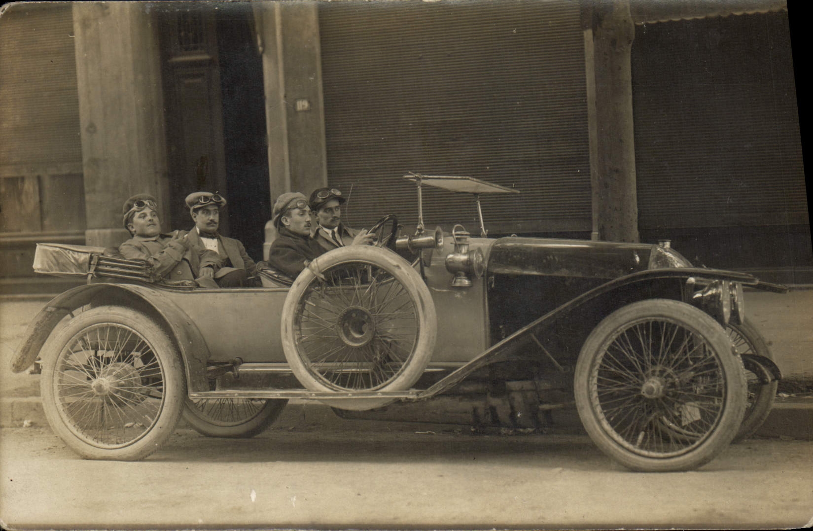 CARTE PHOTO Automobile Papa Bouchard a lyon