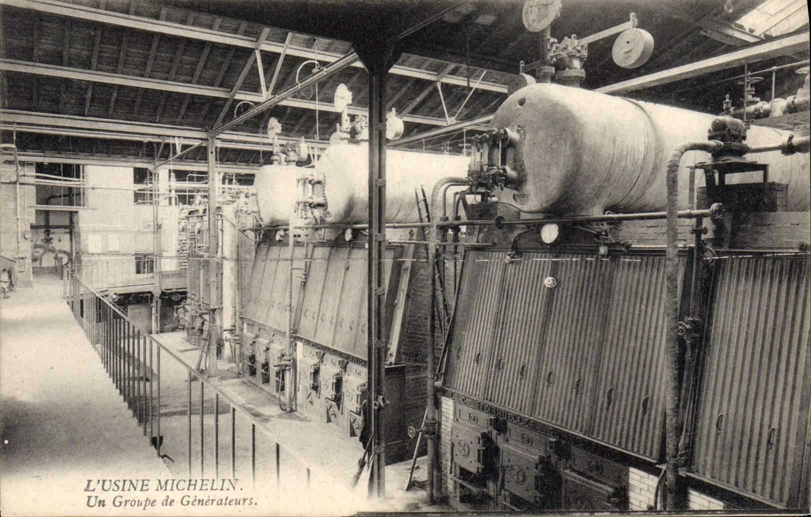 CPA Automobile Usine Michelin Clermont Ferrand Un groupe de generateurs