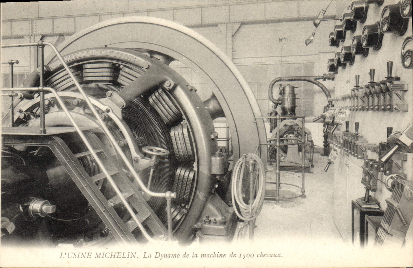 CPA Automobile Usine Michelin Clermont Ferrand La dynamo de la machine de 1500 chevaux 