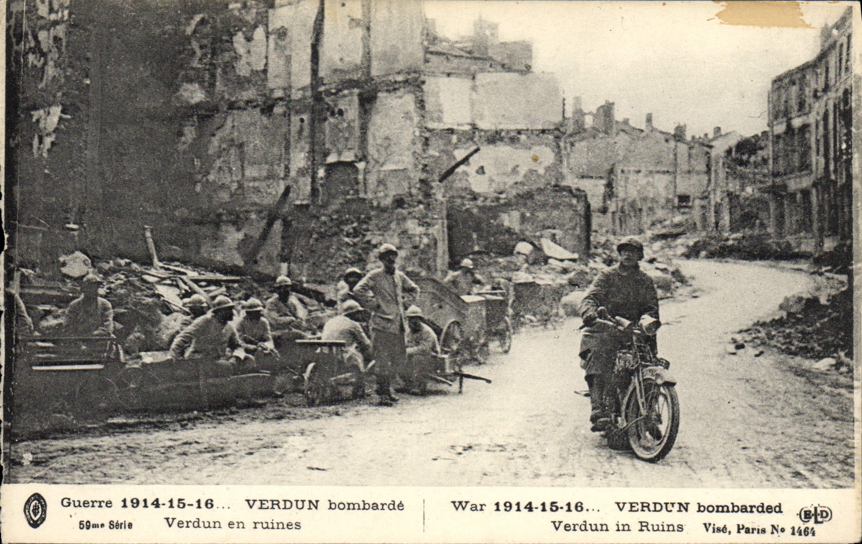 CPA Automobile Verdun bombarde Verdun en ruines Militaria Moto