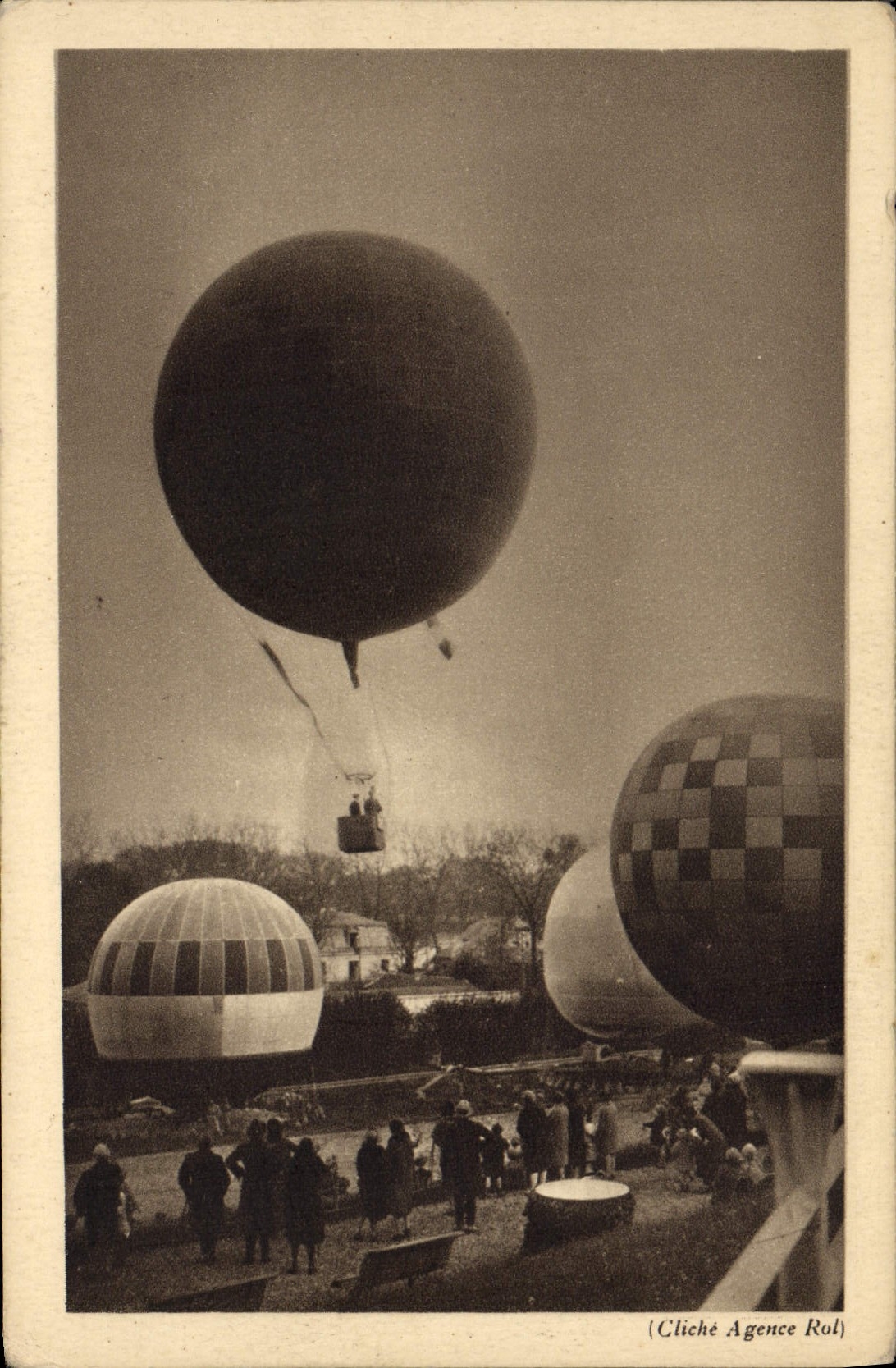 CPA Avion Aviation Un lacher de ballons libres a Saint Cloud 