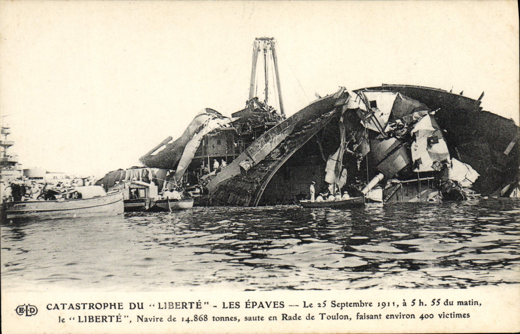 CPA Bateau Guerre Catastrophe du Liberte Les epaves