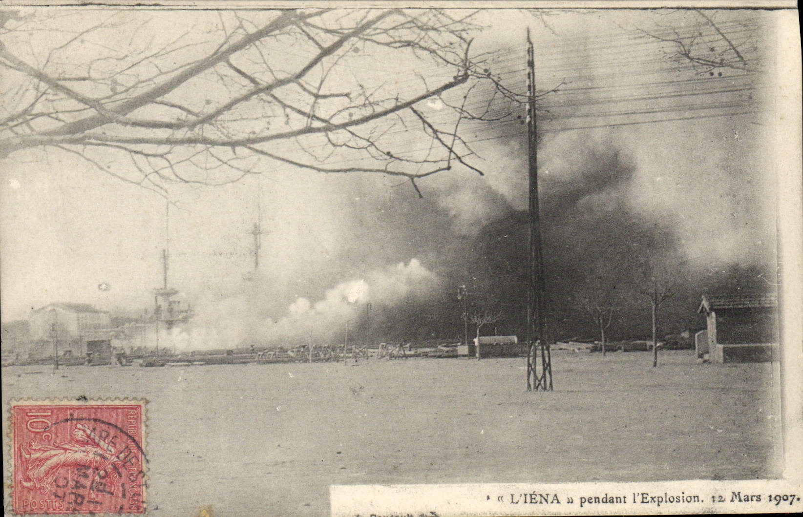 CPA Bateau Guerre Catastrophe du Iena pendant l'explosion 12 mars 1907