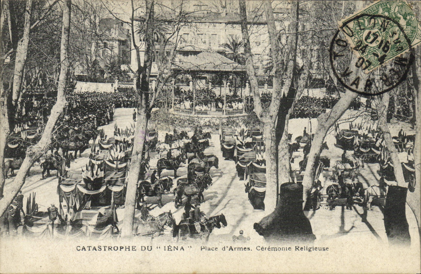 CPA Bateau Guerre Catastrophe du Iena Place d'armes Ceremonie religieuse 
