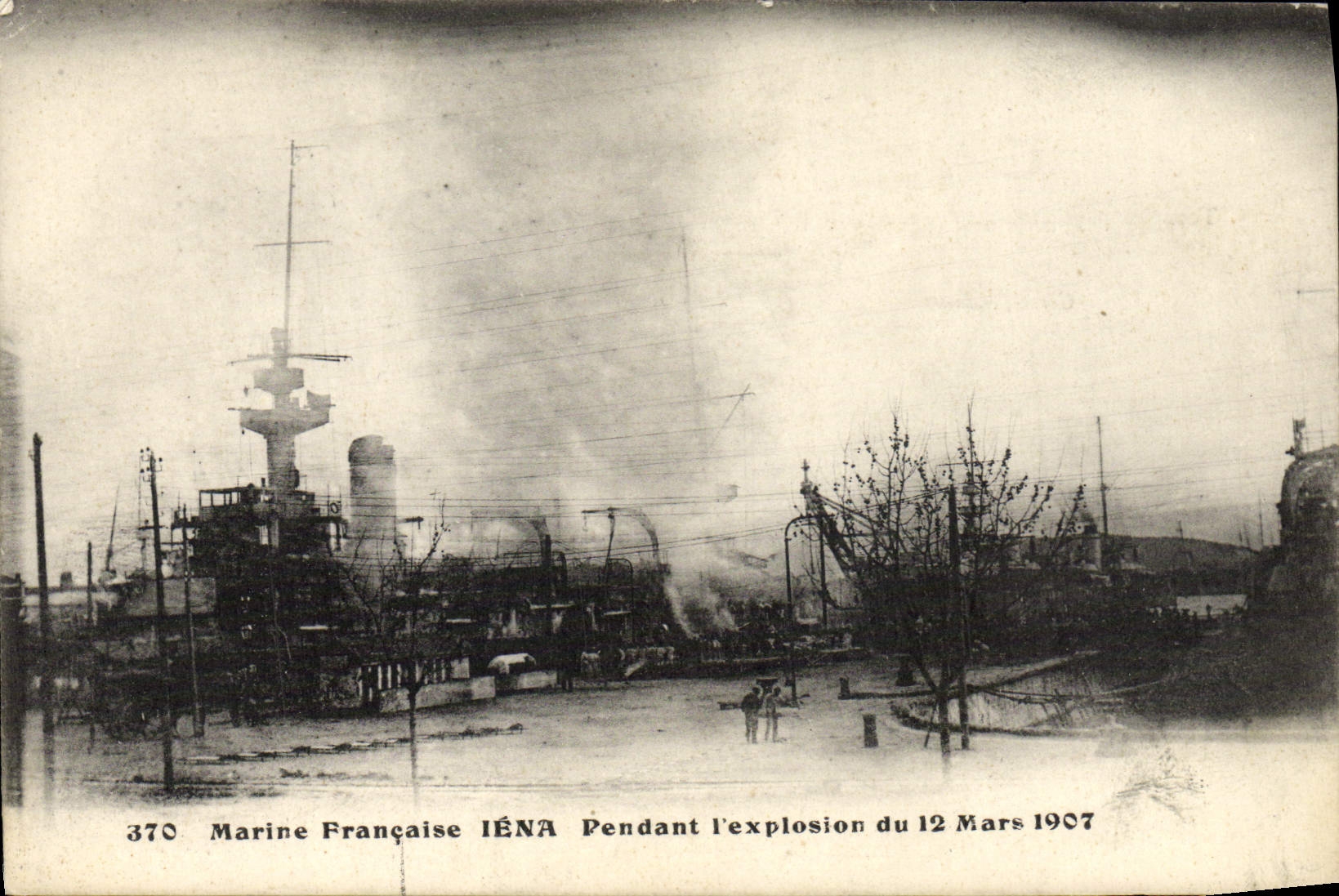 CPA Bateau Guerre Catastrophe du Iena pendant l'explosion du 12 mars 1907