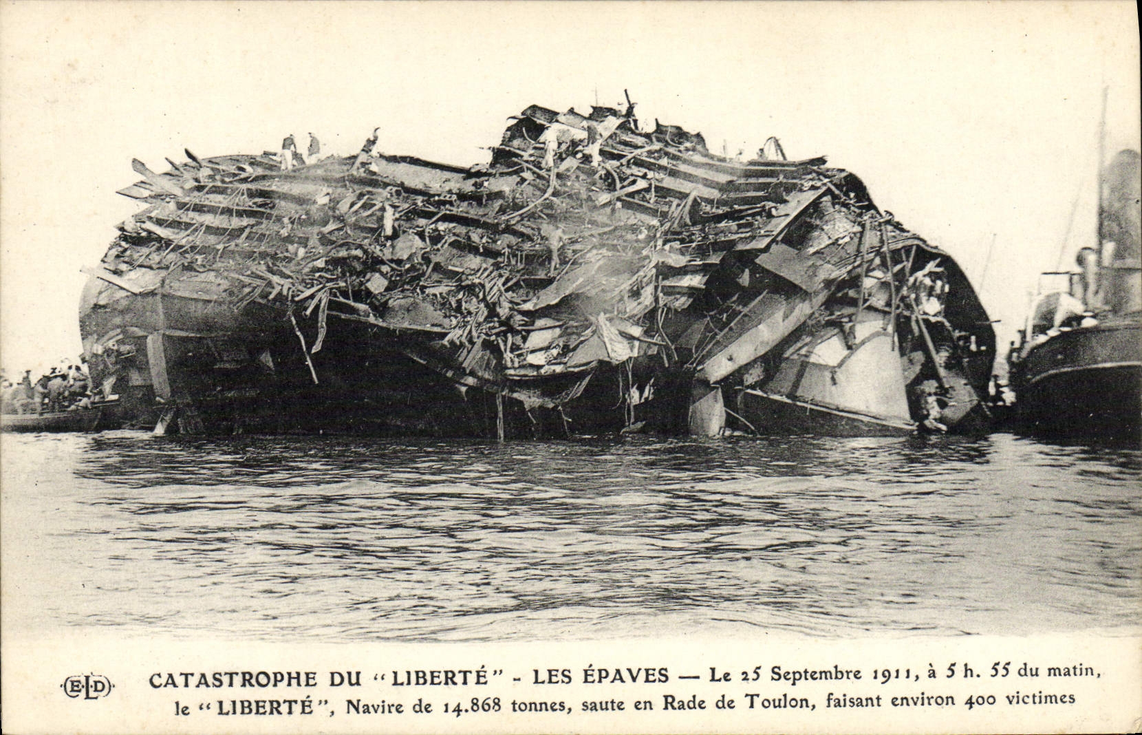 CPA Bateau Guerre Catastrophe du Iena Les epaves 