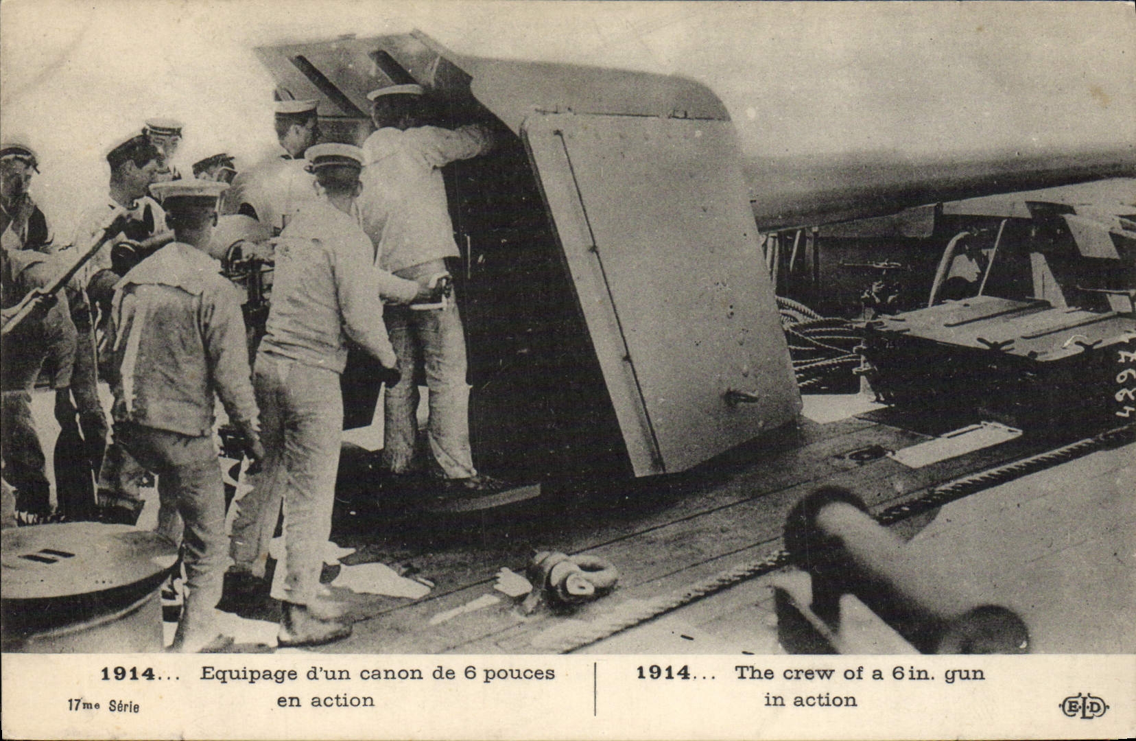CPA Bateau Guerre Equipage d'un canon de 6 pouces en action