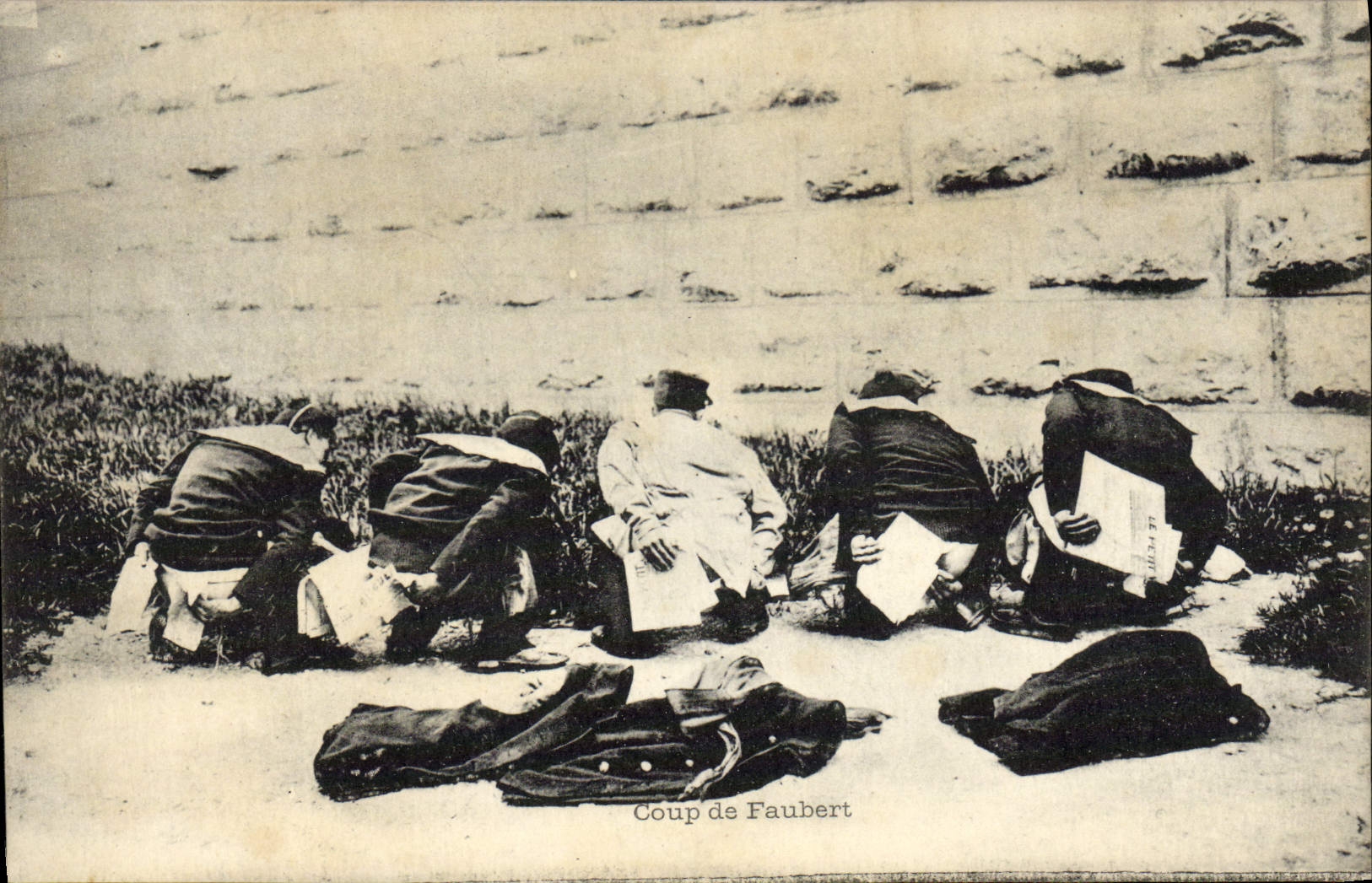 VINTAGE POSTCARD Boat War Blow of Faubert