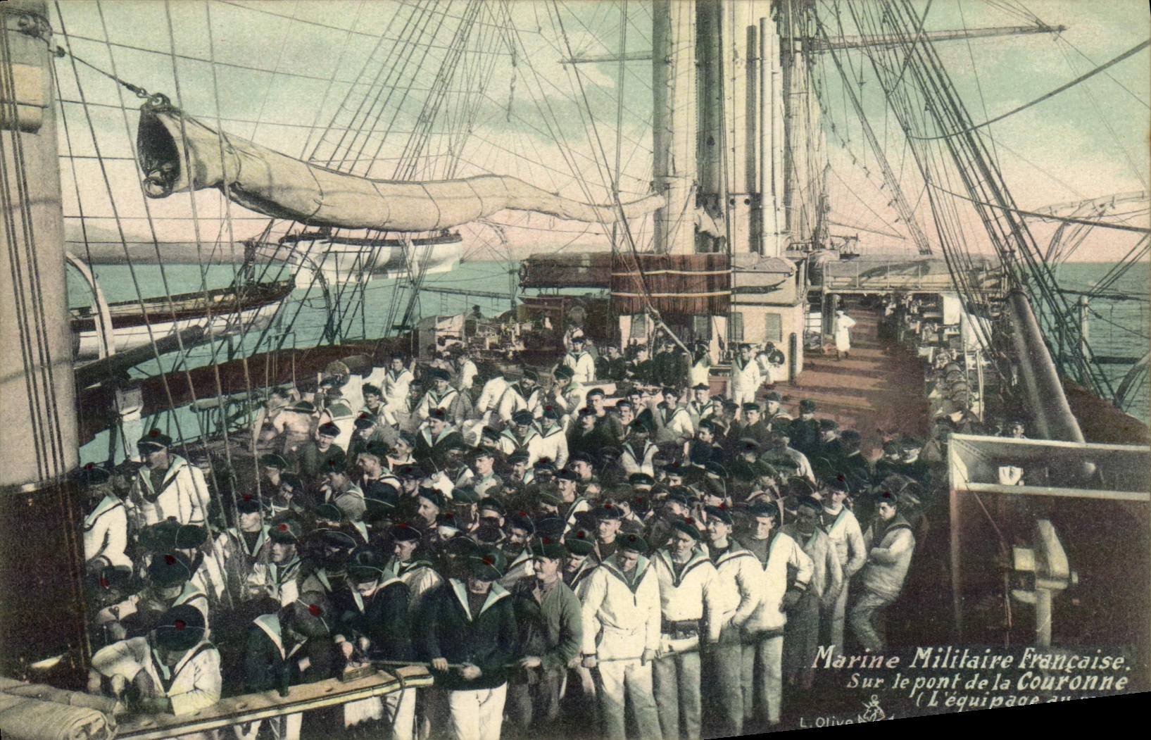 VINTAGE POSTCARD Boat War French Navy on the bridge of the Crown Crew at rest