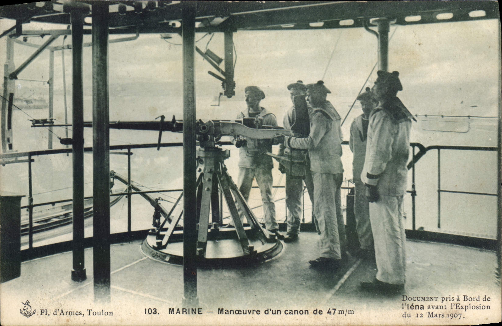 CPA Bateau Guerre Marine Manoeuvre d'un canon de 47 mm Iena