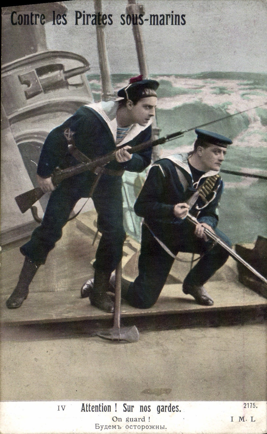 CPA Bateau Guerre Contre les pirates Sous marins Marins