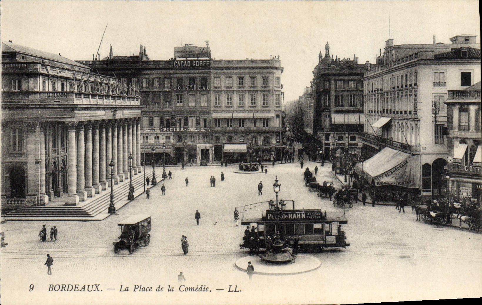 CPA Tramway Bordeaux la place de la Comedie