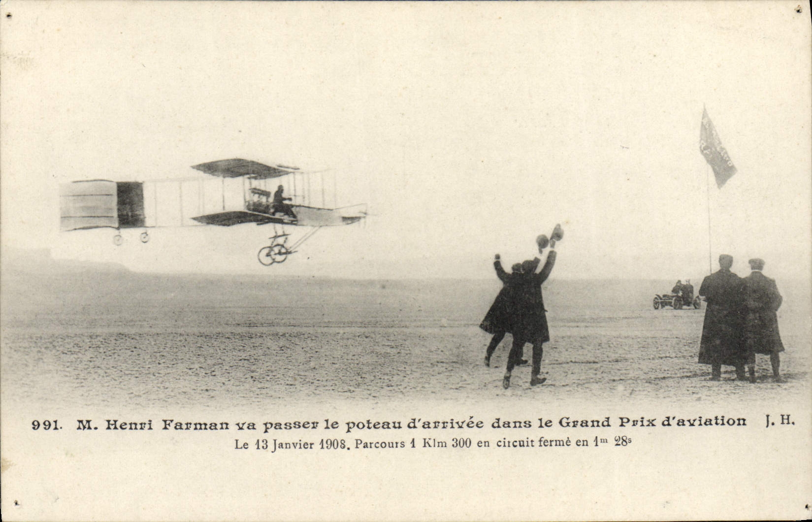 CPA Avion Aviation M Henri Farman va passer le poteau d'arrivee dans le grand prix d'aviation