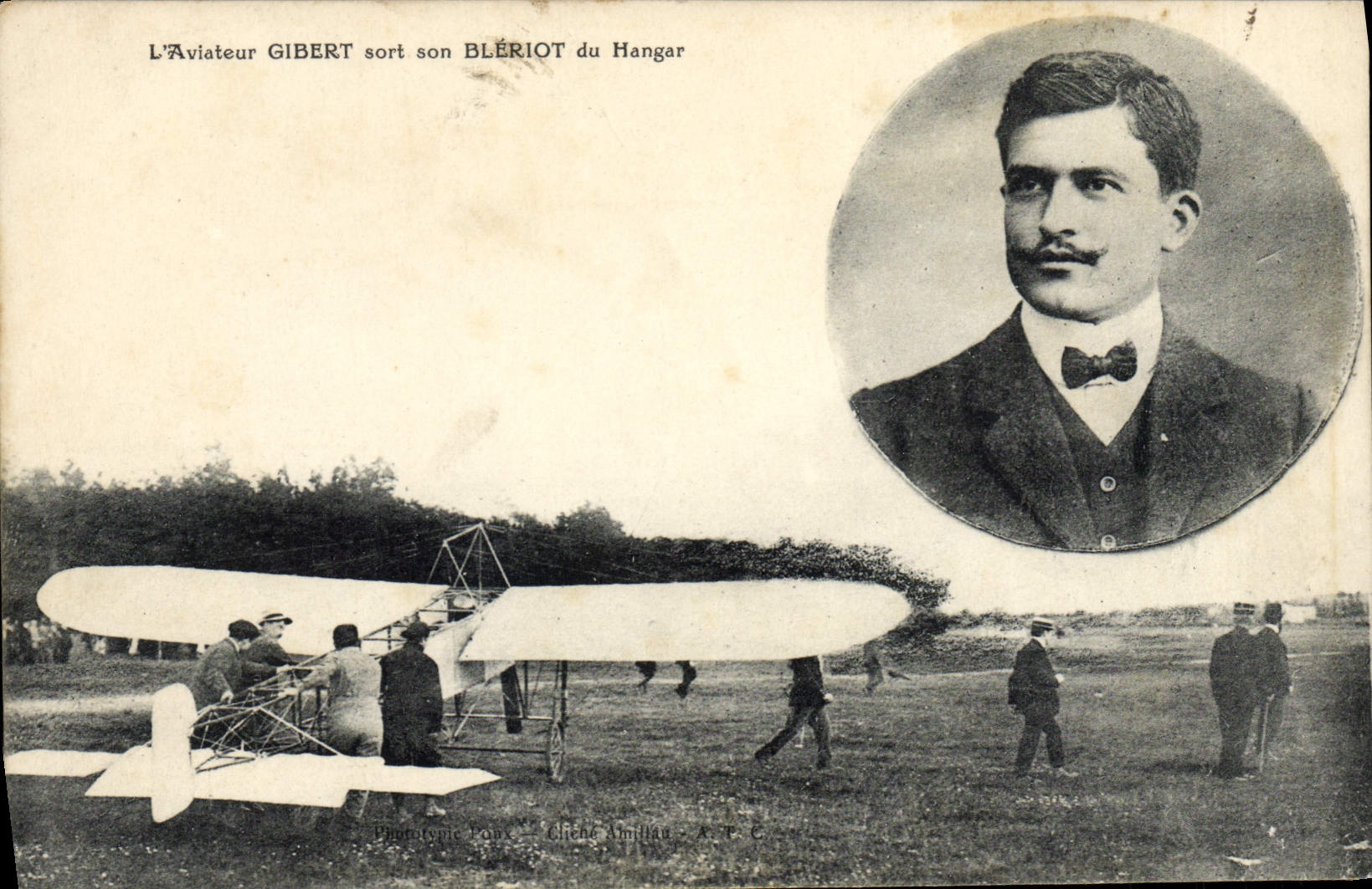 CPA Avion Aviation L'aviateur Gibert sort son Bleriot du hangar