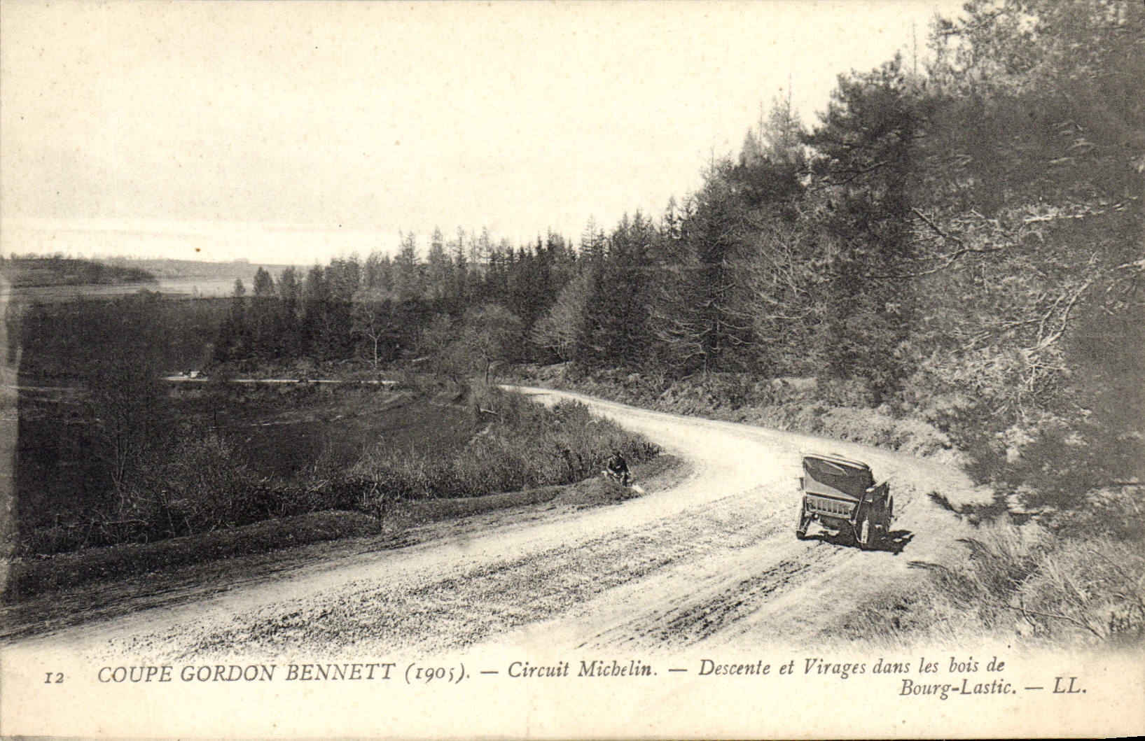 El automóvil de la POSTAL de la VENDIMIA cortó el circuito Michelin Descente de Gordon Bennett 1905 y vueltas en la madera de la ciudad de Lastic