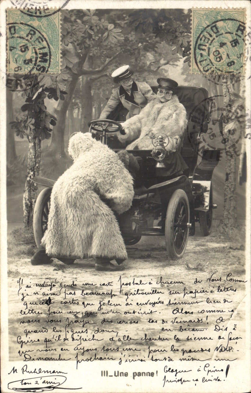 Mujer del automóvil de la POSTAL de la VENDIMIA una avería