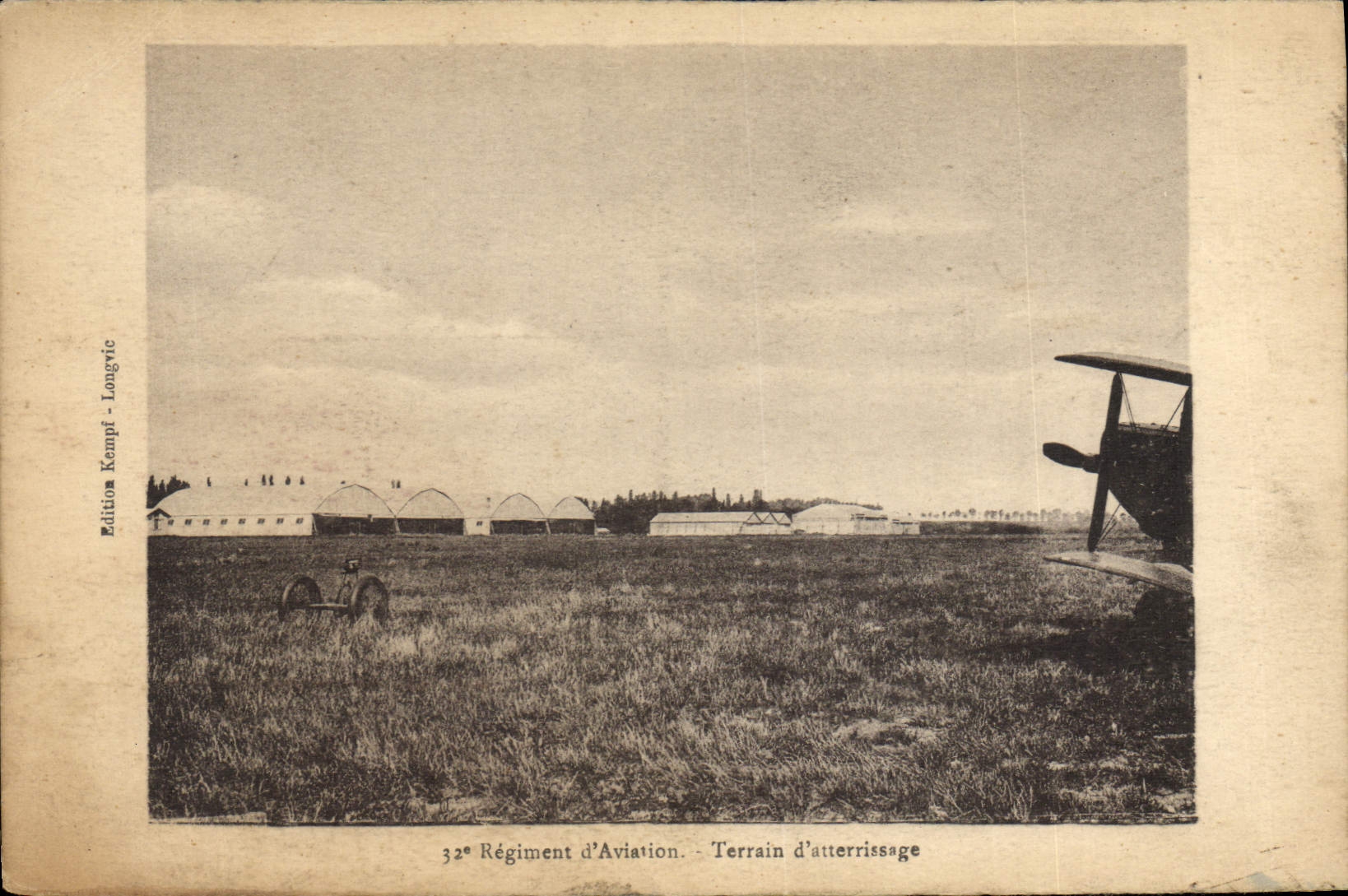 CPA 37eme regiment d'aviation Terrain d'atterrissage Avion 