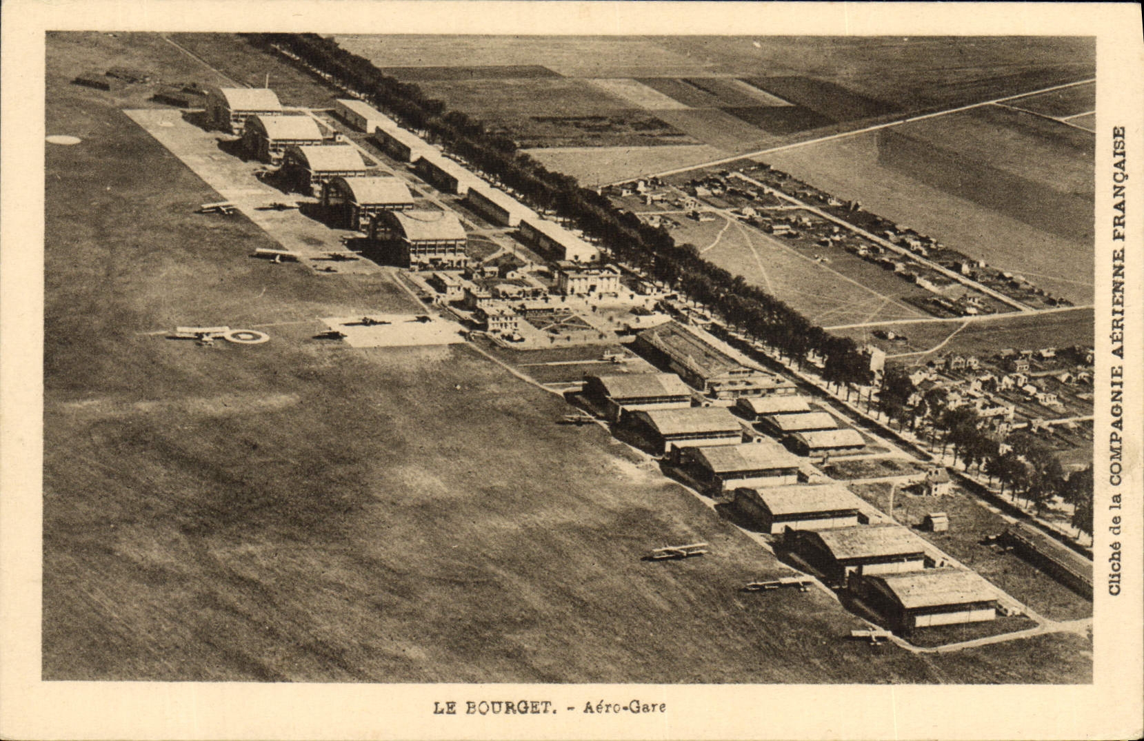 CPA Avion Aviation Le Bourget Aero Gare Avions