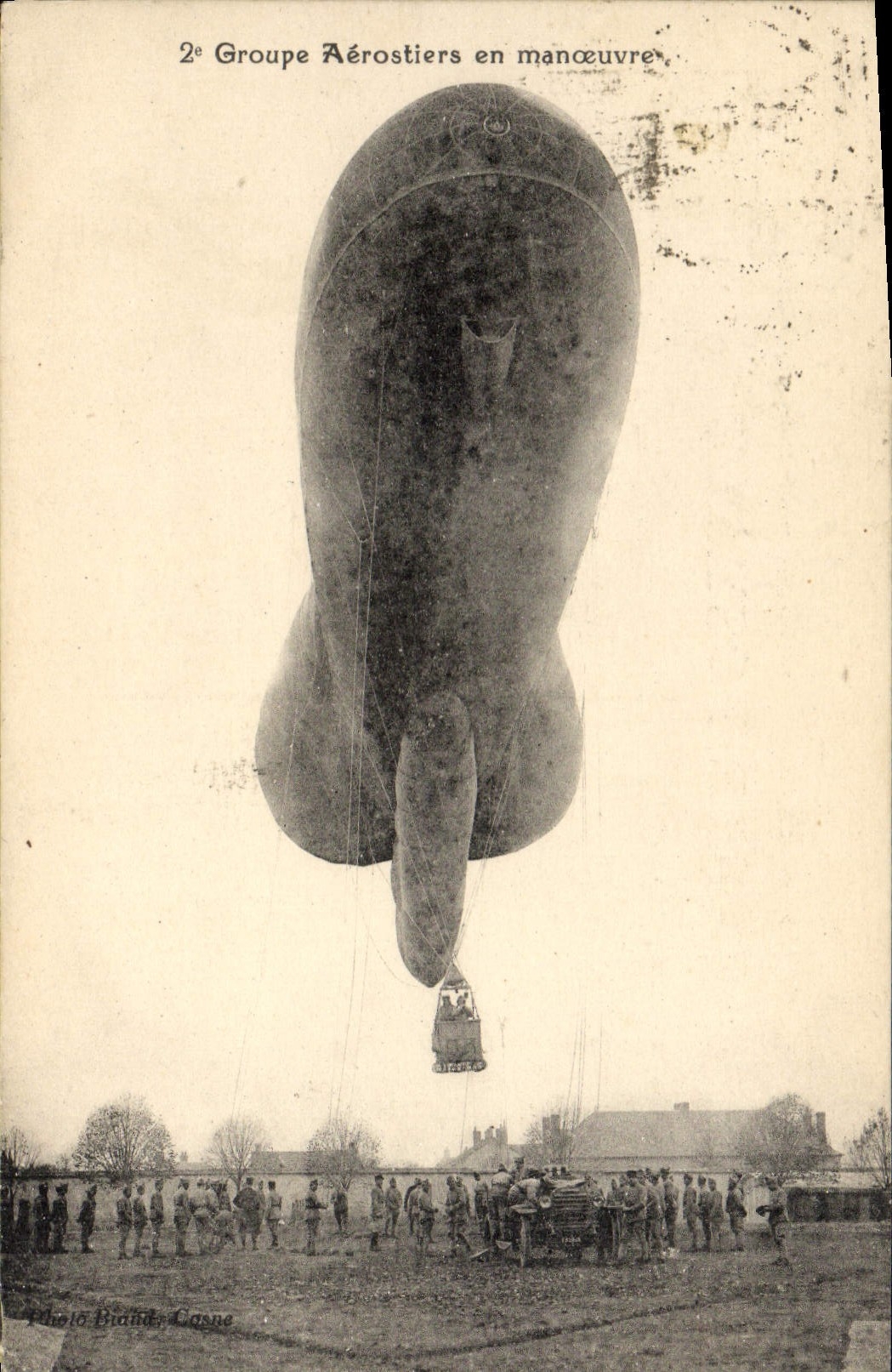 CPA Dirigeable Zeppelin 2eme groupe Aerostiers en manoeuvre Militaria