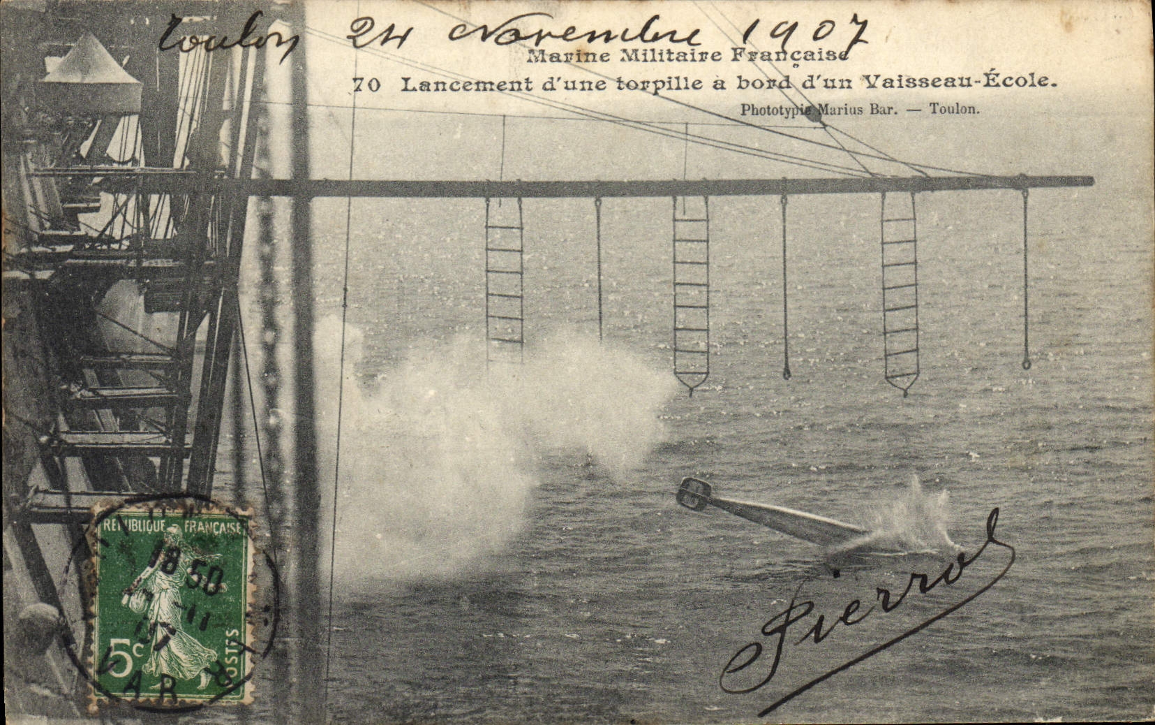 CPA Bateau Guerre Lancement d'une torpille a bord d'un vaisseau ecole