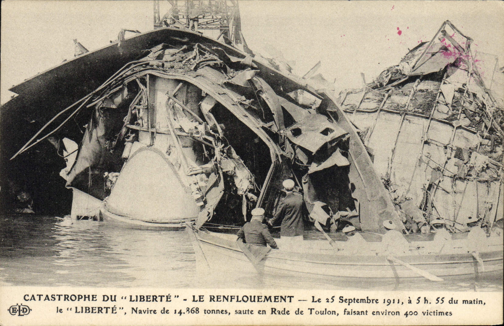 CPA Bateau Guerre Catastrophe du cuirasse Liberte 1911 Le renflouement 