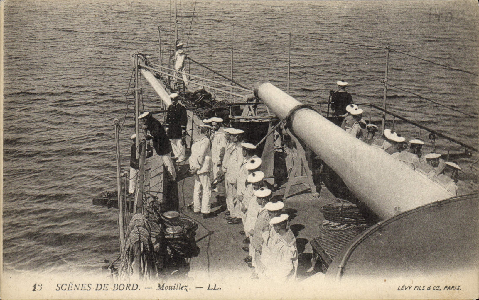 CPA Bateau Guerre Scenes de bord Mouillez Canon 