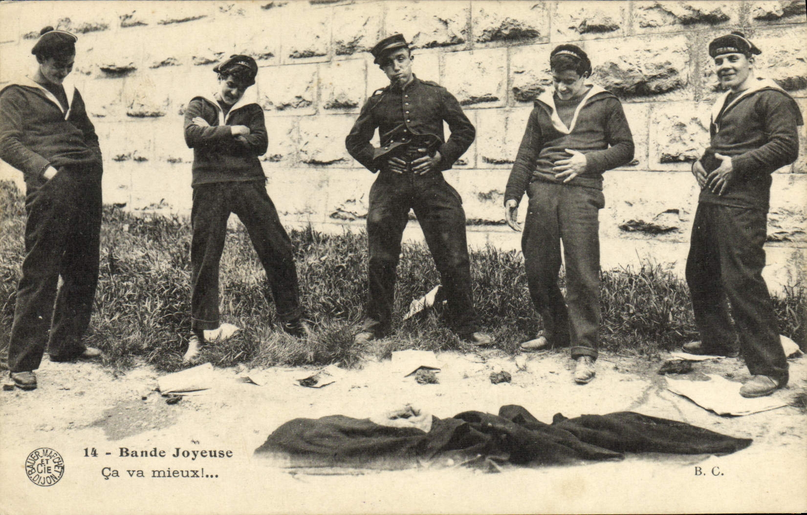 VINTAGE POSTCARD Bateau War Sailors Bandages merry Ca is better