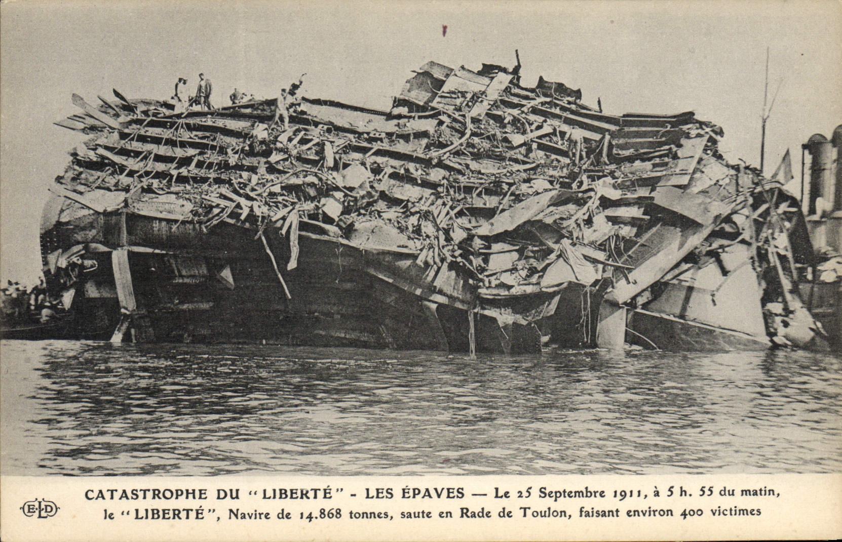 CPA Bateau Guerre Catastrophe du Liberte Les epaves