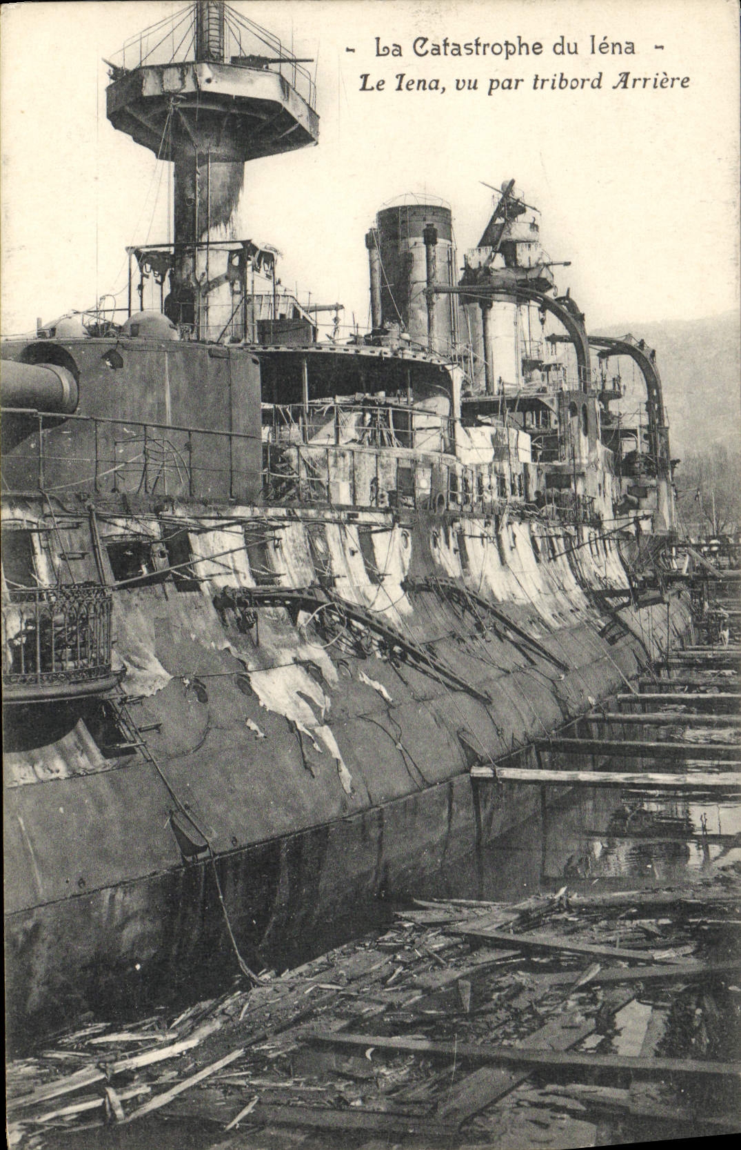 CPA Bateau Guerre Catastrophe du Iena vu par tribord arriere