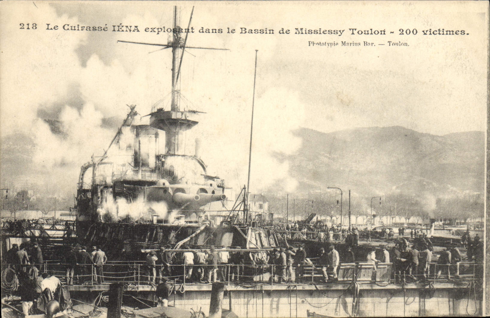 CPA Bateau Guerre Le cuirasse Iena explosant dans le bassin de Missiessy Toulon