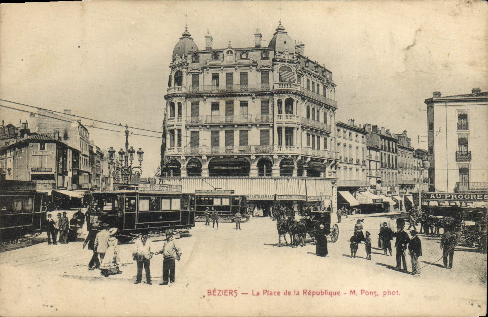 CPA Tramway Beziers La place de la Republique