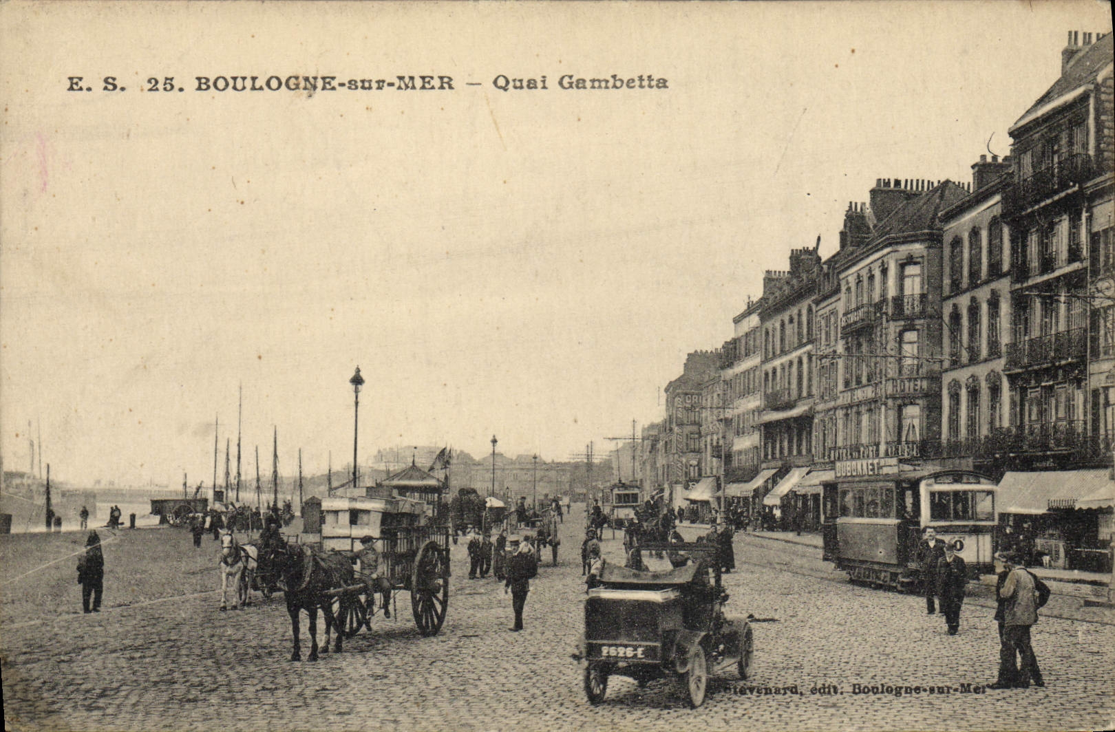 VINTAGE POSTCARD Boulogne Tram on Sea Gambetta Quay