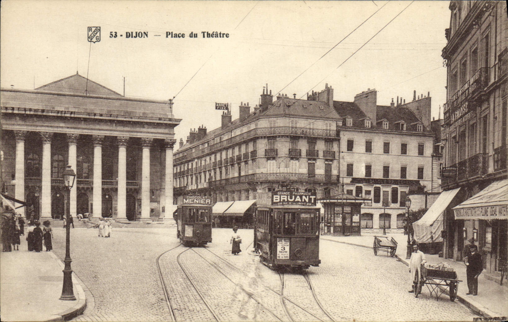 CPA Tramway Lyon Place du Theatre Bruant