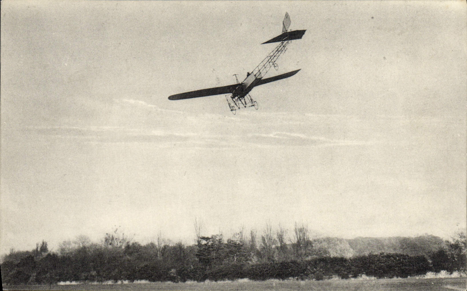 VINTAGE POSTCARD Plane Aviation precursor