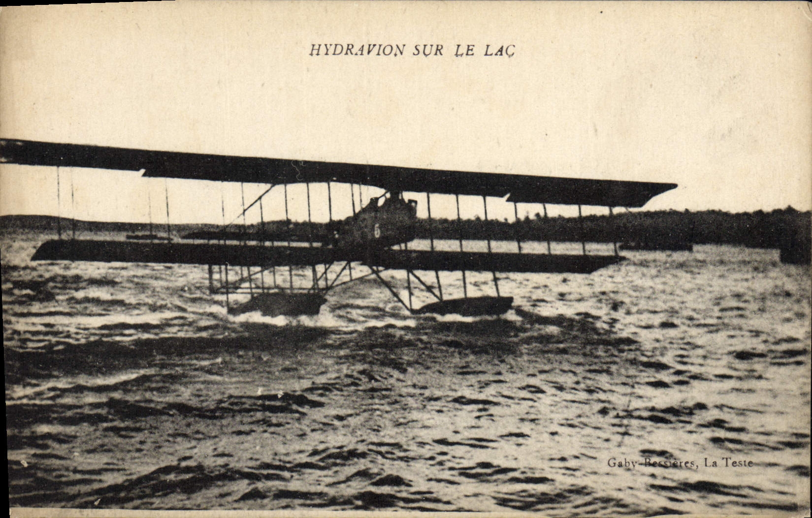 CPA Avion Aviation Hydravion sur le lac