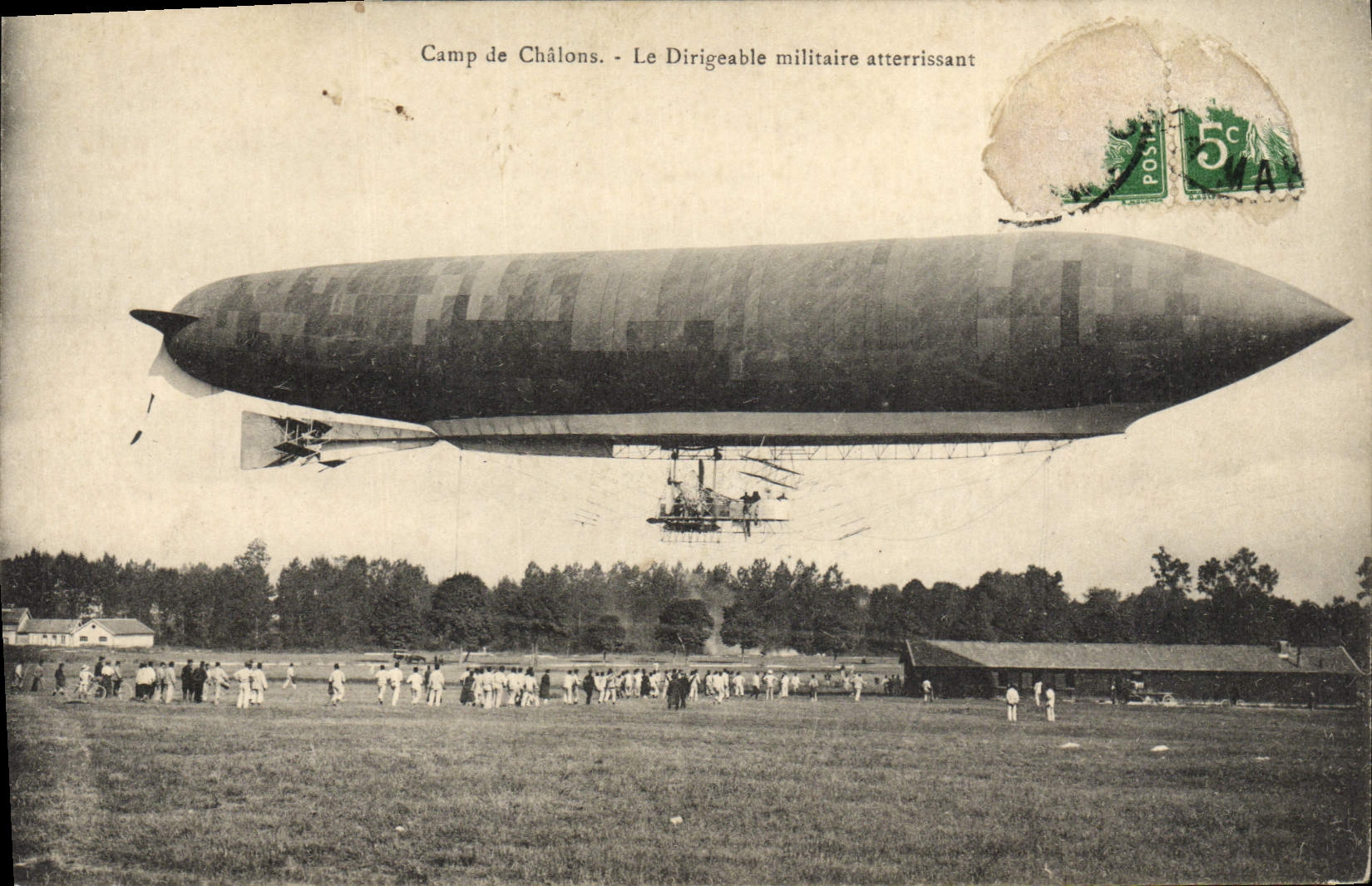 CPA Avion Aviation Dirigeable Zeppelin Camp de Chalons le dirigeable militaire atterrissant