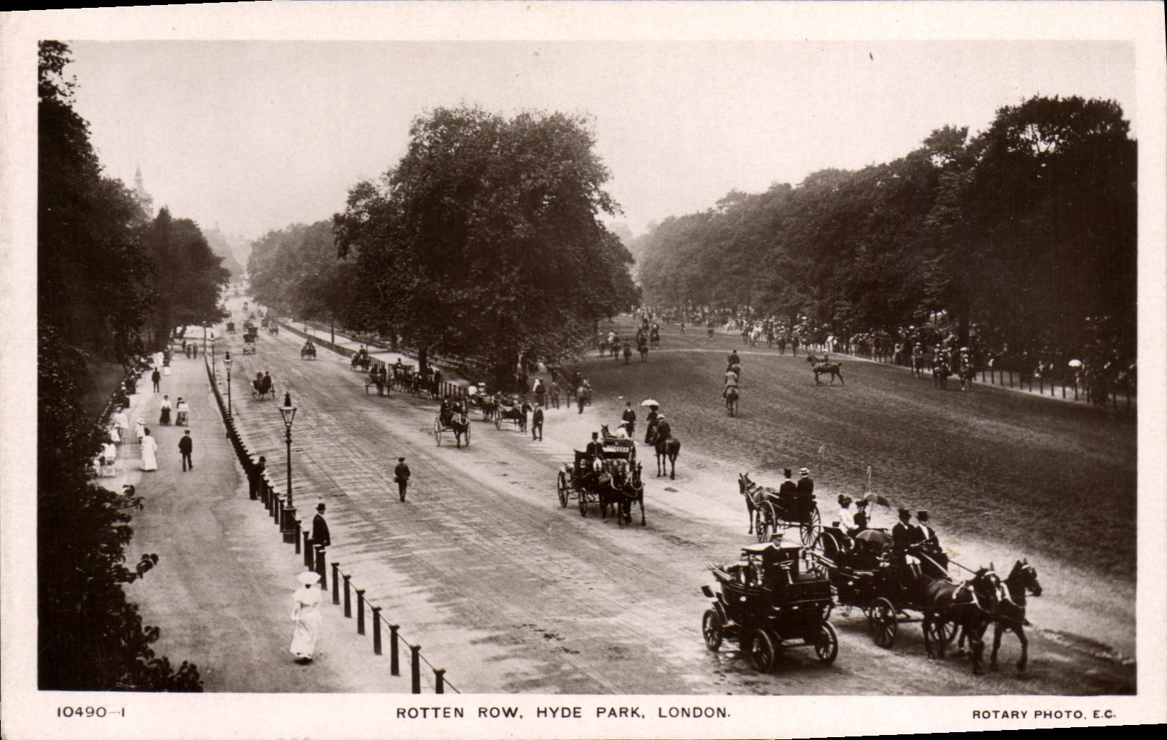 Fila putrefacta Hyde Park Londres de la POSTAL de la VENDIMIA