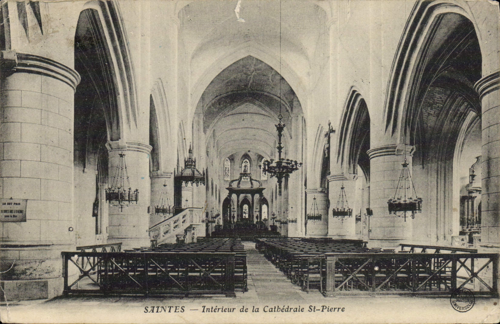 CPA Saintes Interieur de la Cathedrale St Pierre