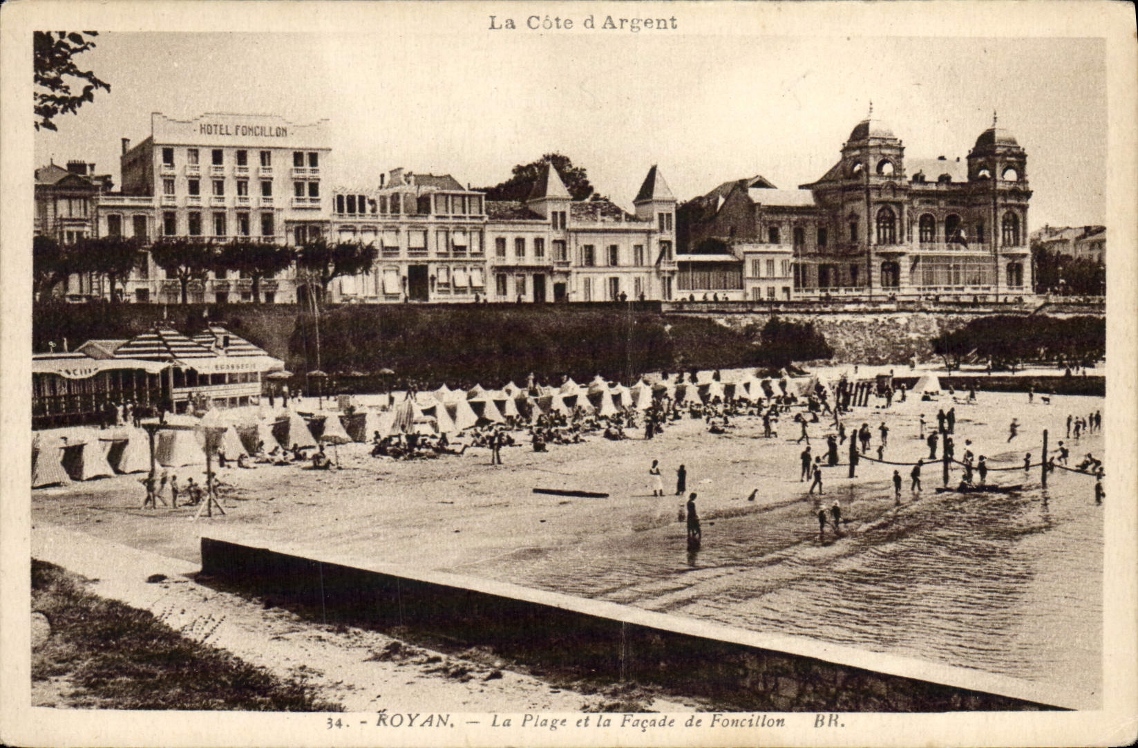 VINTAGE POSTCARD Royan the Beach and the Frontage of Foncillon