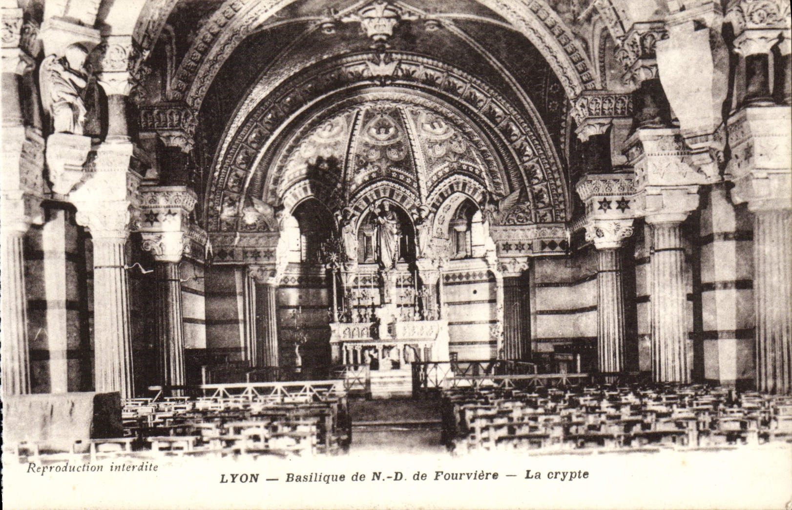 Basílica de Lyon de la POSTAL de la VENDIMIA de Notre Dame de Fourviere la cripta