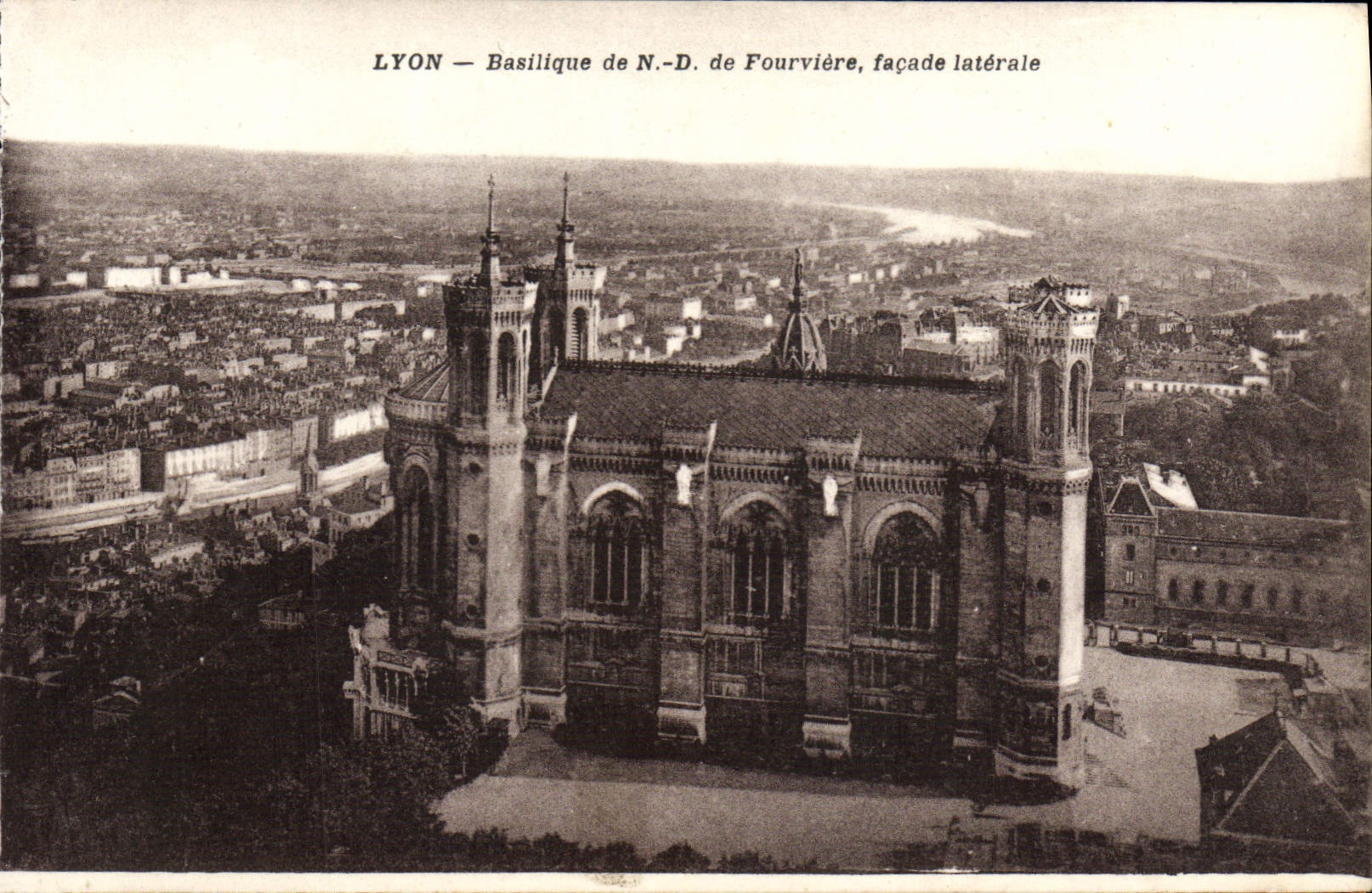 CPA Lyon Basilique de Notre Dame de Fourviere Facade laterale