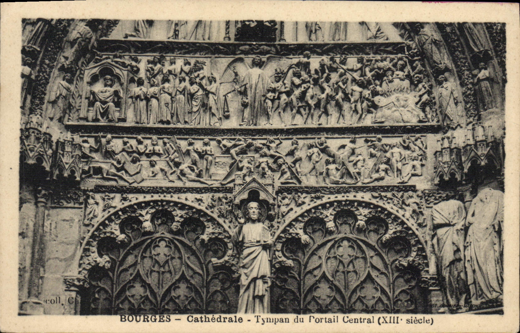 Tímpano de la catedral de Bourges de la POSTAL de la VENDIMIA de la puerta central
