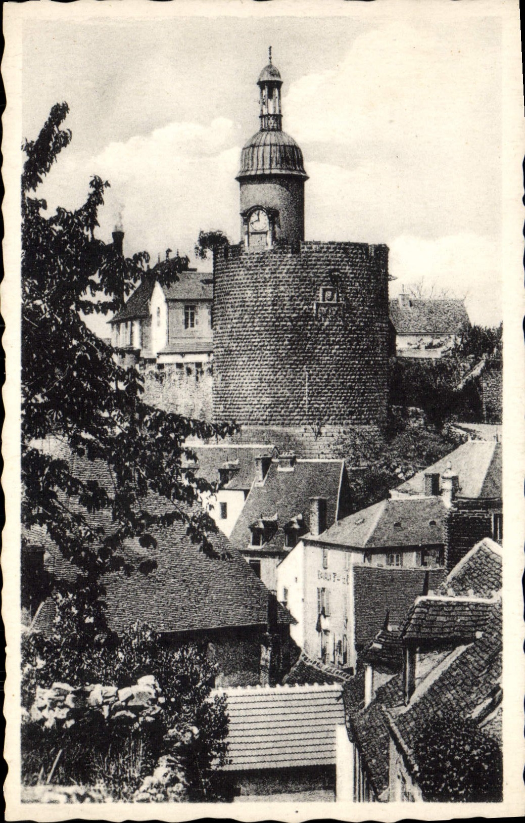 CPA Bourbon L'Archambault La Tour Qui Qu'en Grogne