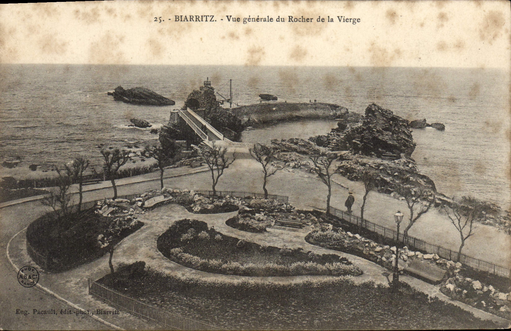 CPA Biarritz Vue Generale Du Rocher De La Vierge