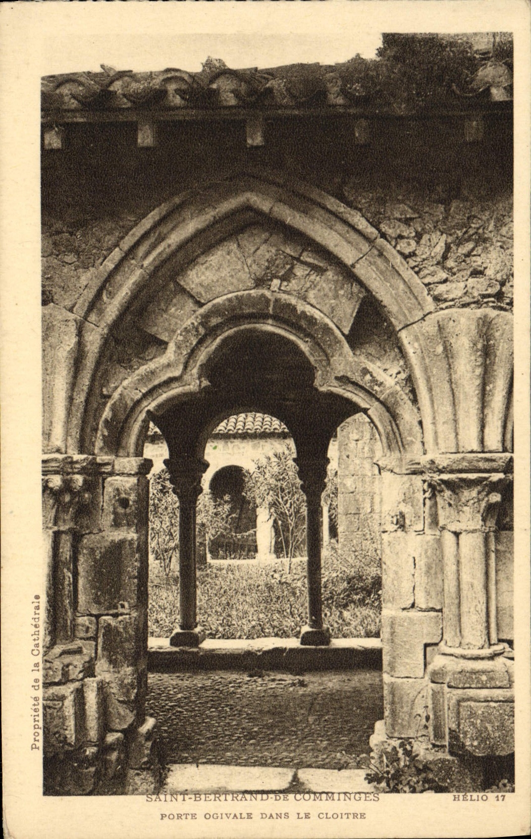 VINTAGE POSTCARD Saint Bertrand De Comminges Carries ogival in the cloister