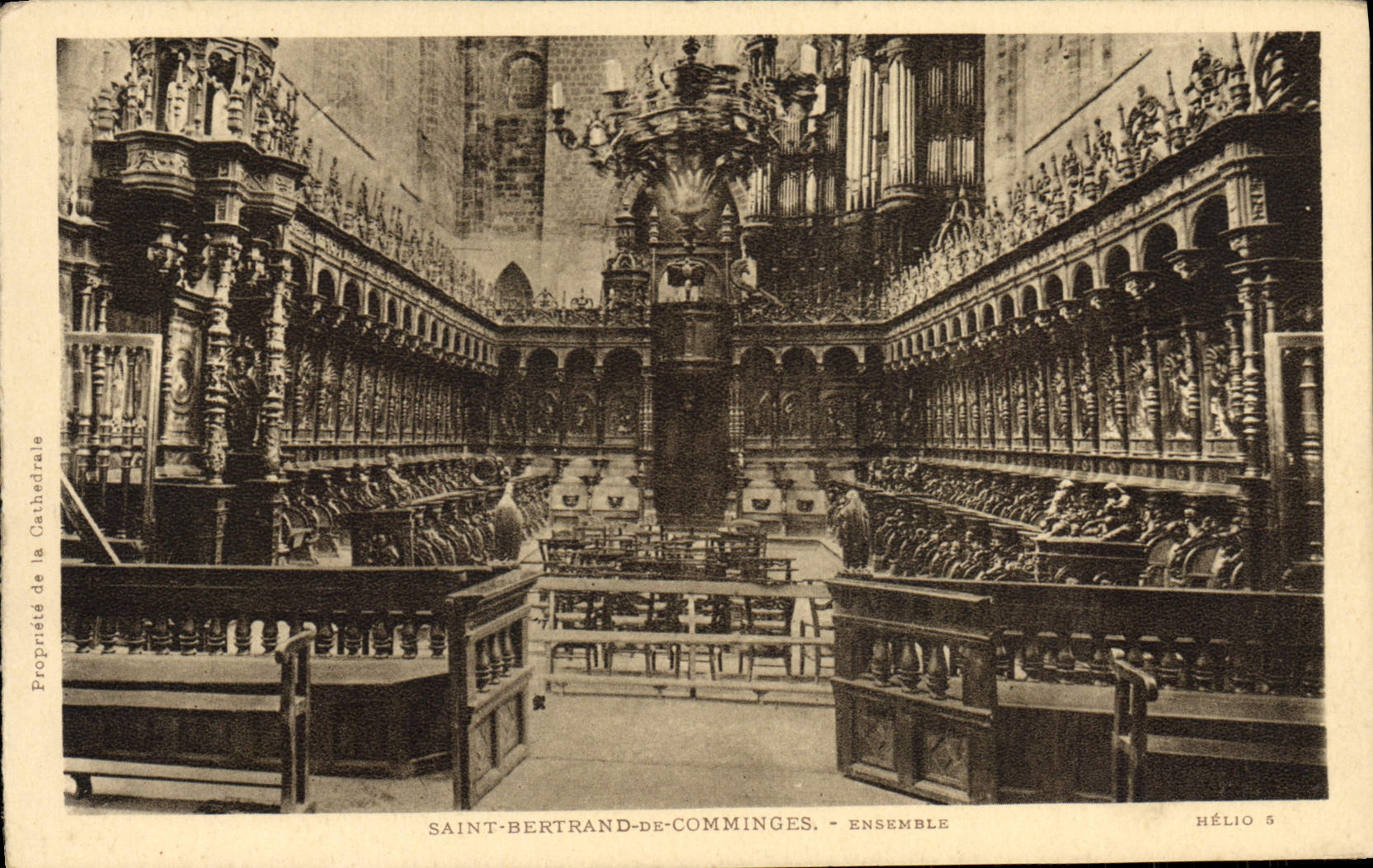 VINTAGE POSTCARD Holy Bertrand De Comminges together