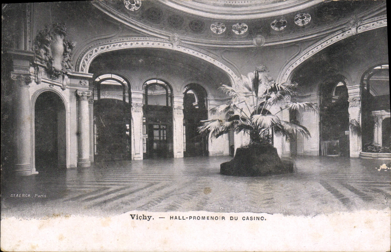 VINTAGE POSTCARD Vichy Hall Promenade Of the Casino